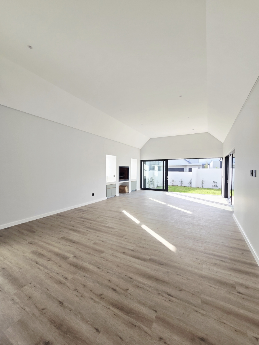 3 Bedroom Property for Sale in Kingswood Golf Estate Western Cape